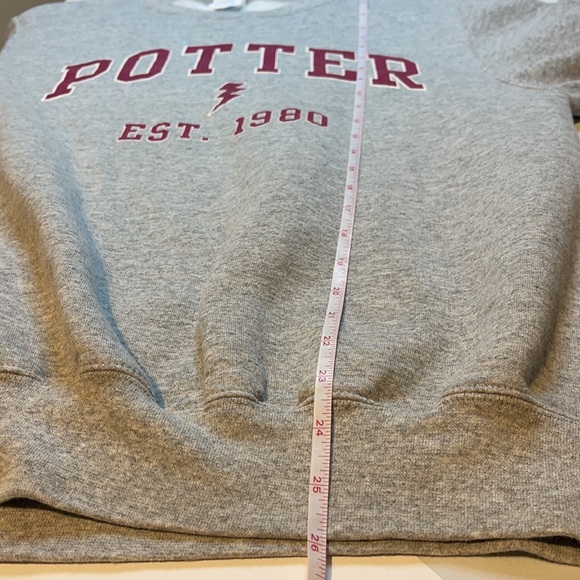 Harry Potter-‘Potter Est. 1980’ Graphic Crewneck Heathered Gray Sweatshirt Sz Sm - Picture 8 of 8